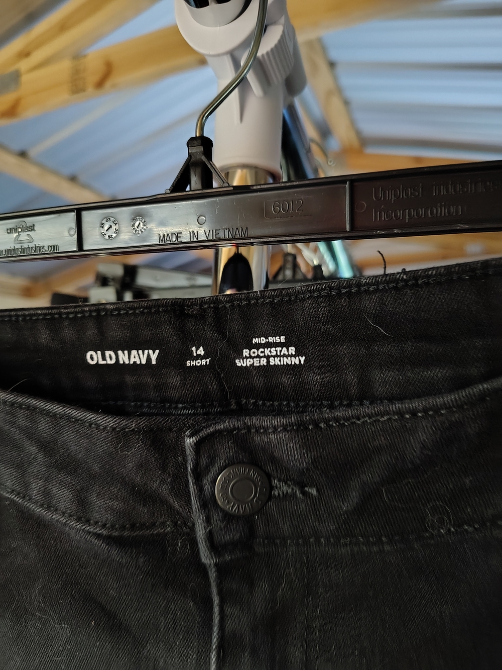 Old Navy Women’s Rockstar Super Skinny Jeans in Black